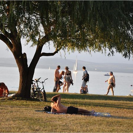 Hotel Melis Balatonlelle Bagian luar foto