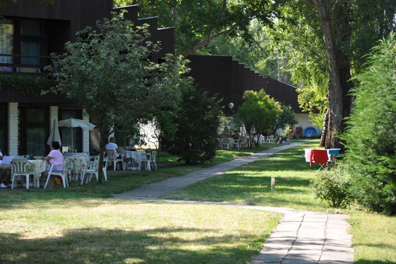 Hotel Melis Balatonlelle Bagian luar foto