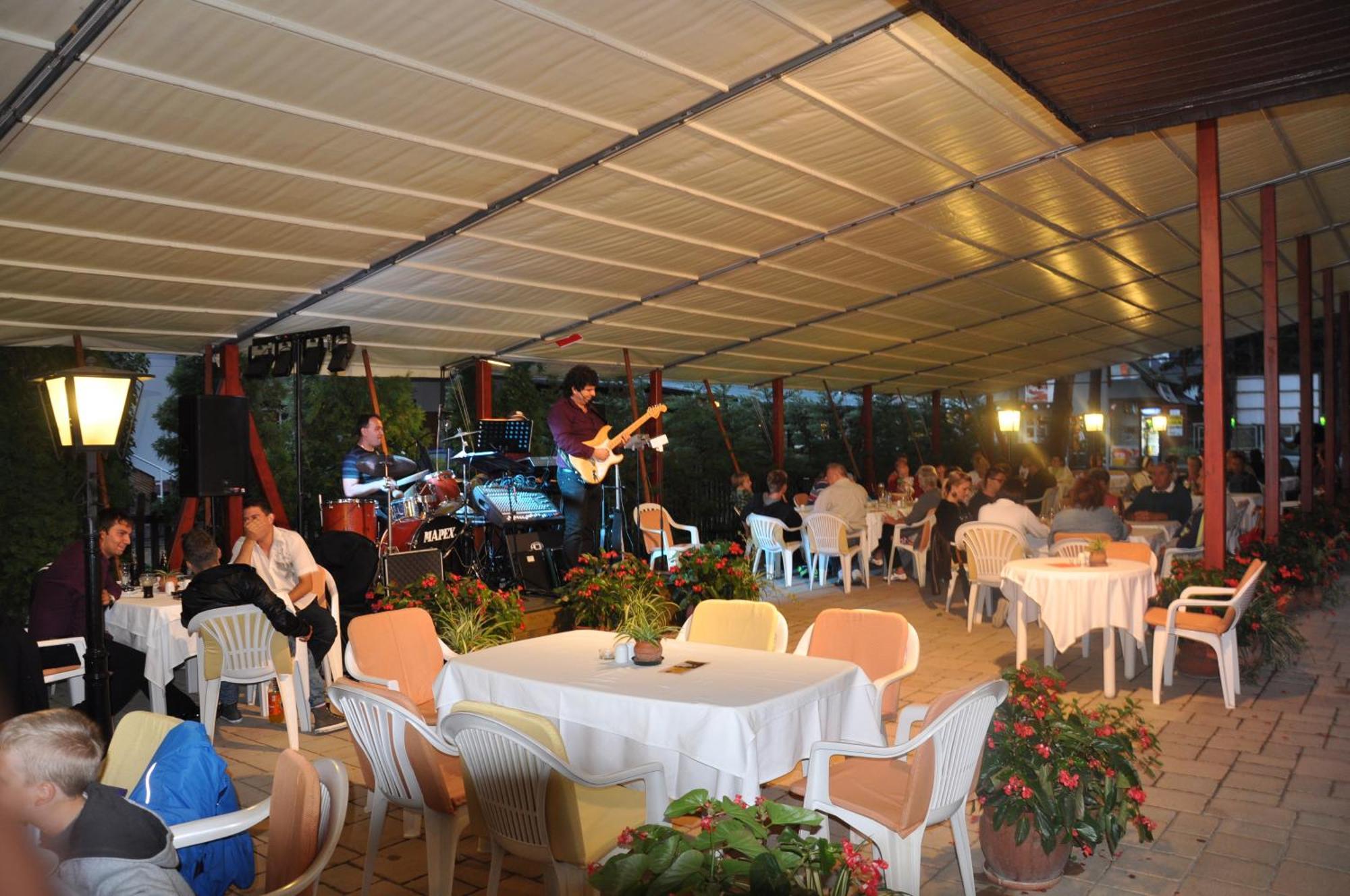 Hotel Melis Balatonlelle Bagian luar foto