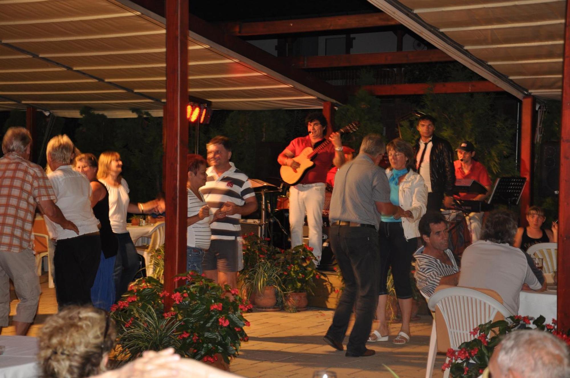 Hotel Melis Balatonlelle Bagian luar foto