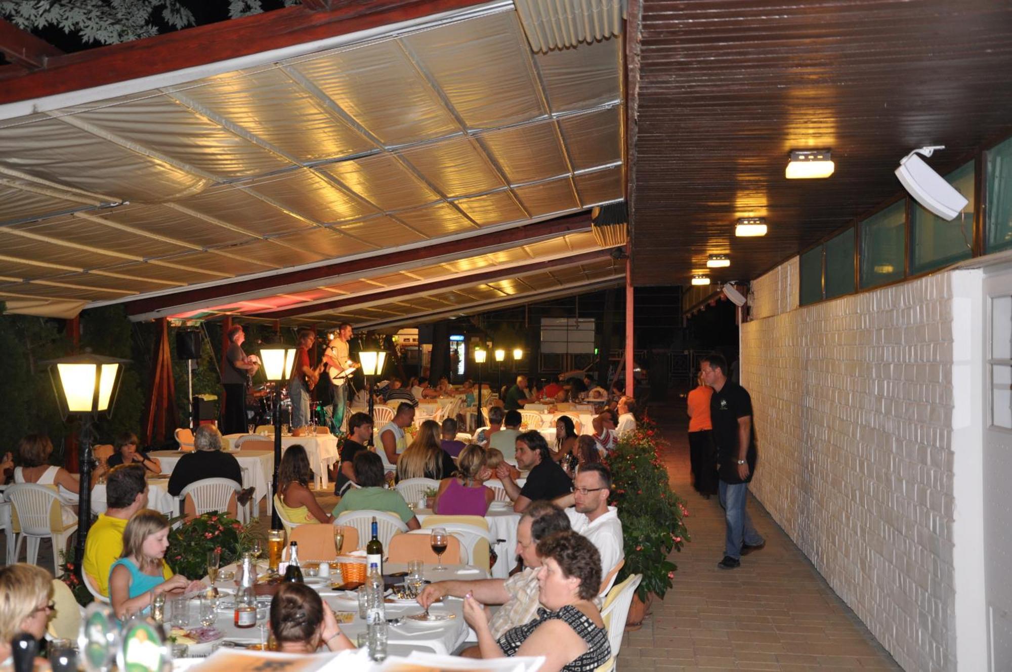 Hotel Melis Balatonlelle Bagian luar foto