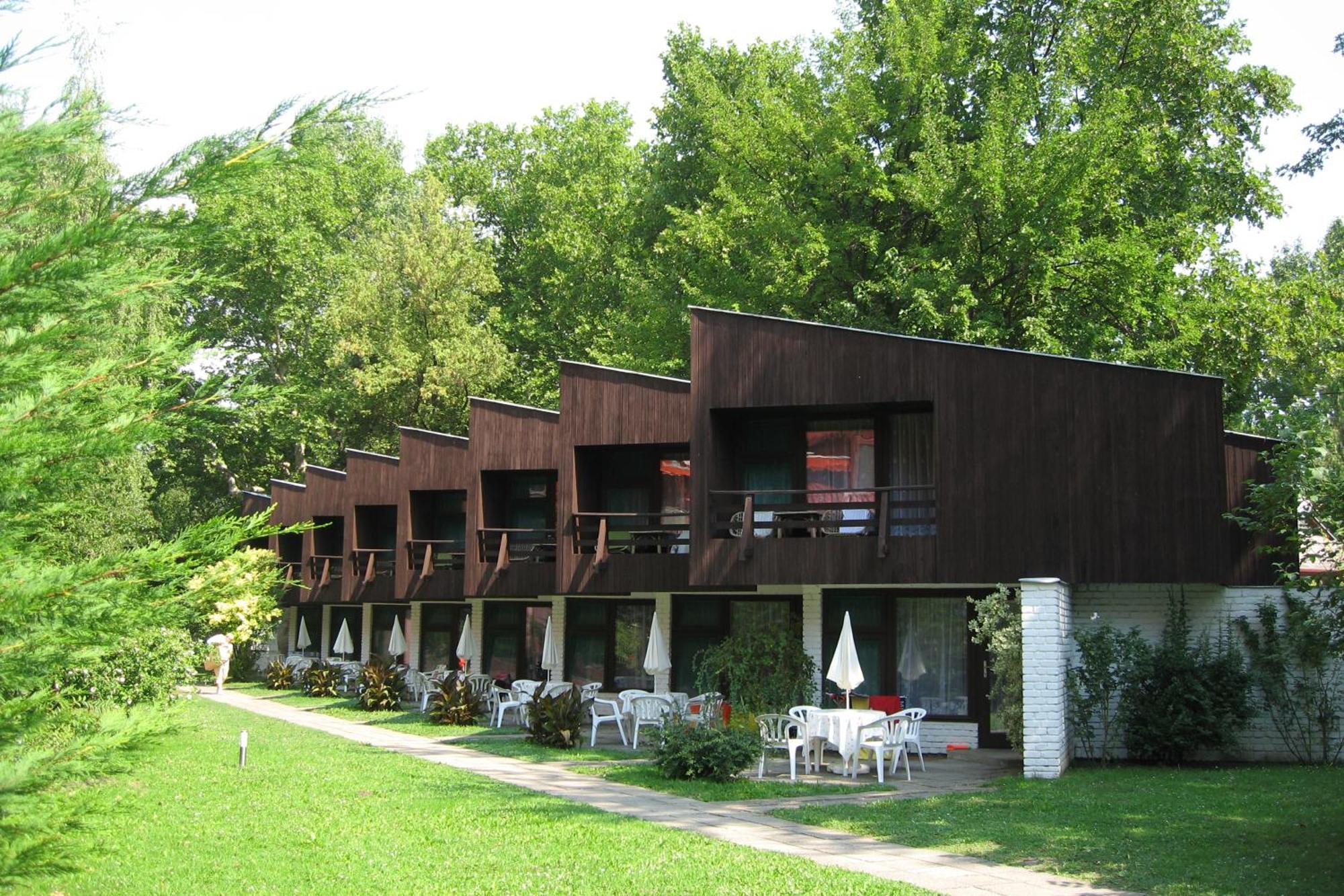 Hotel Melis Balatonlelle Bagian luar foto