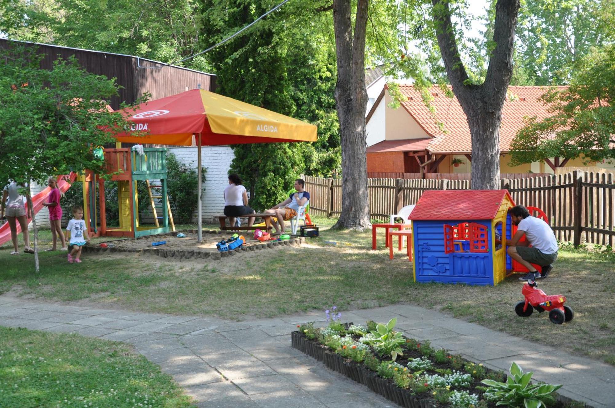 Hotel Melis Balatonlelle Bagian luar foto