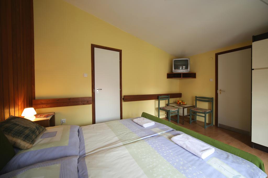 Hotel Melis Balatonlelle Bagian luar foto